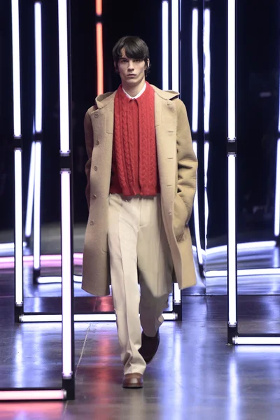 Look 8